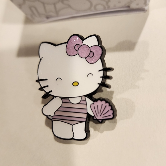 Loungefly Hello Kitty Summer Glitter Mermaid Blind Box Enamel Pin Sea Shell Open - Picture 8 of 10